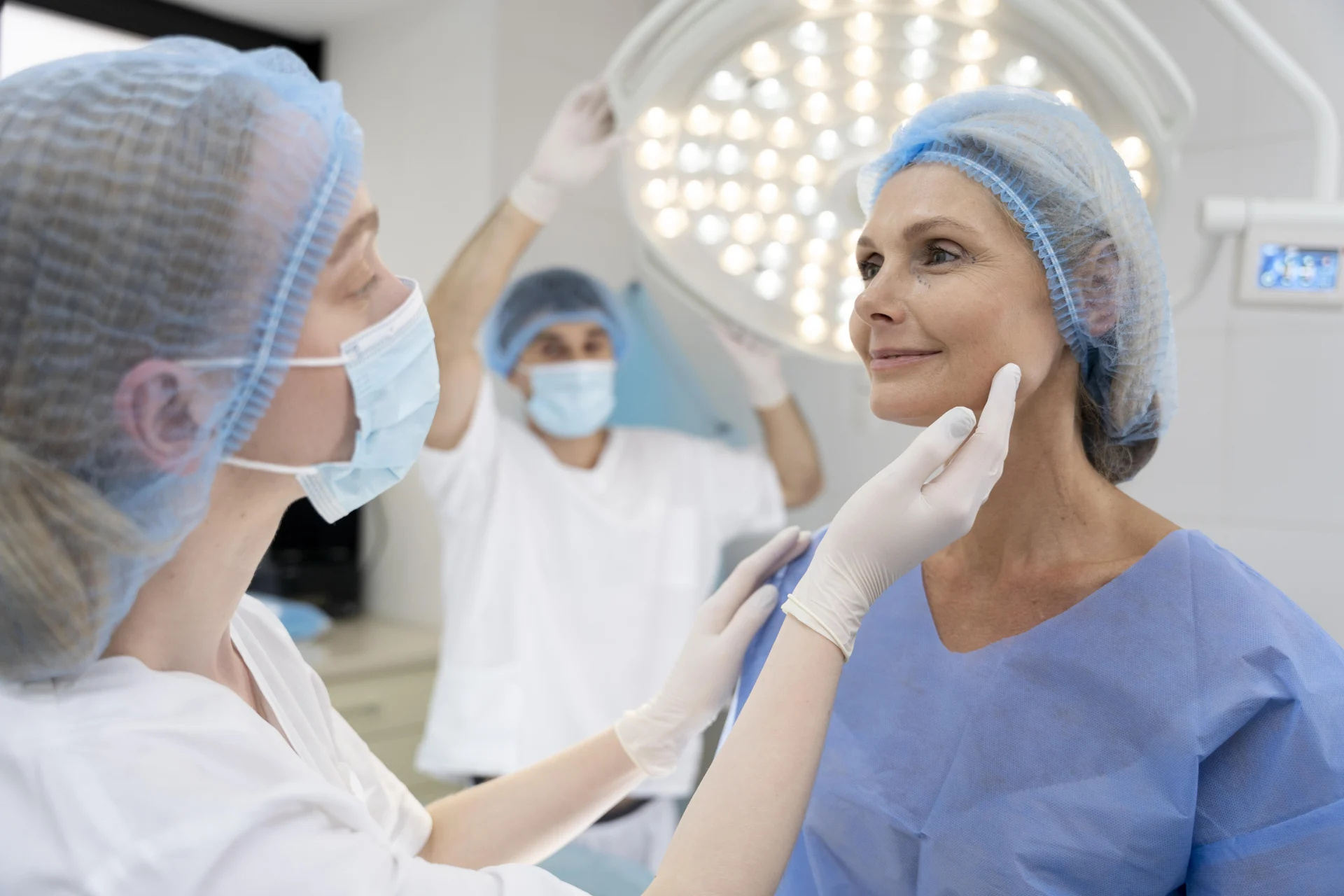 close-up-doctor-with-mask-checking-patient